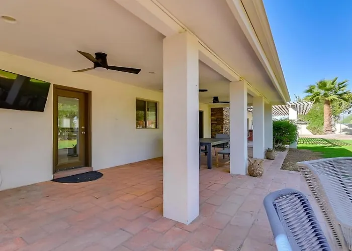 Holiday home Family Gem In Paradise Valley: Hot Tub, Large Yard