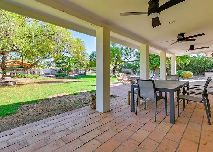Family Gem In Paradise Valley: Hot Tub, Large Yard Holiday home Scottsdale