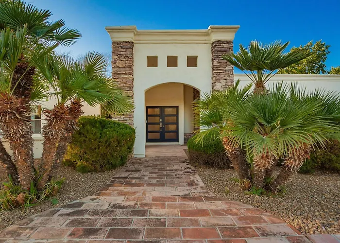 Family Gem In Paradise Valley: Hot Tub, Large Yard Holiday home Scottsdale