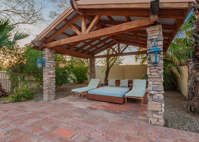 Family Gem In Paradise Valley: Hot Tub, Large Yard Scottsdale