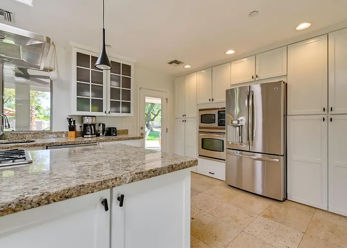 Family Gem In Paradise Valley: Hot Tub, Large Yard