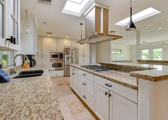 Family Gem In Paradise Valley: Hot Tub, Large Yard *