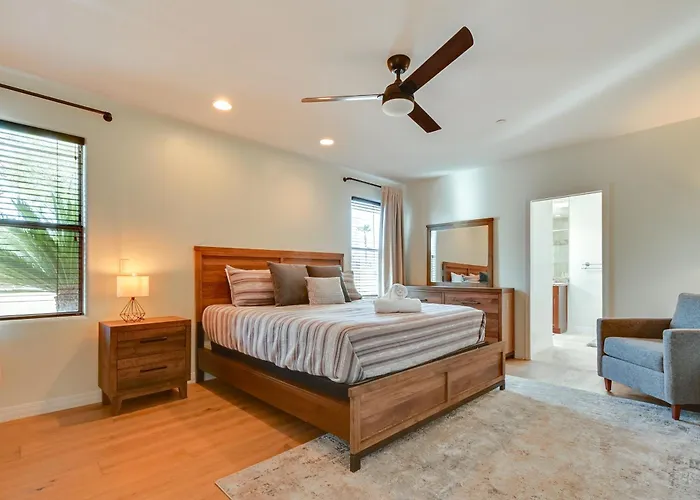 Family Gem In Paradise Valley: Hot Tub, Large Yard Scottsdale