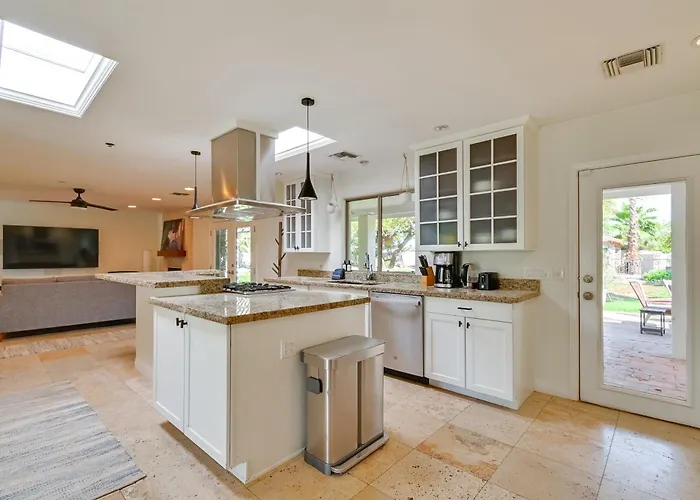 Family Gem In Paradise Valley: Hot Tub, Large Yard Holiday home *