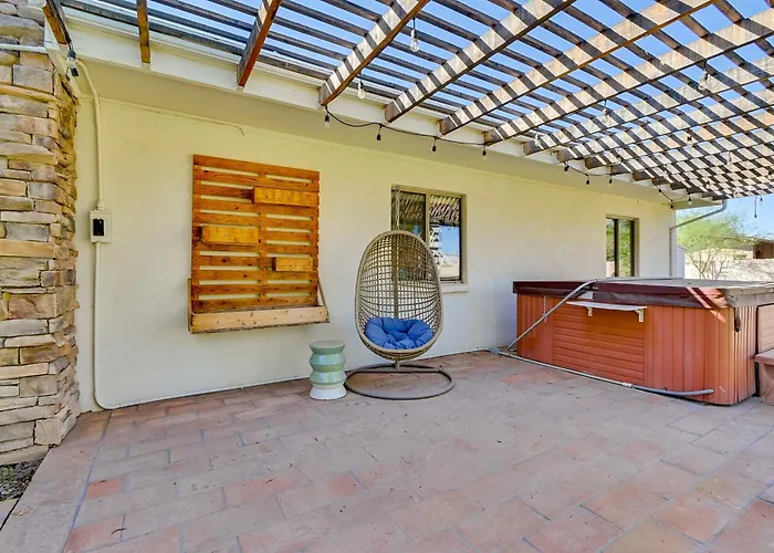 Holiday home Family Gem In Paradise Valley: Hot Tub, Large Yard *